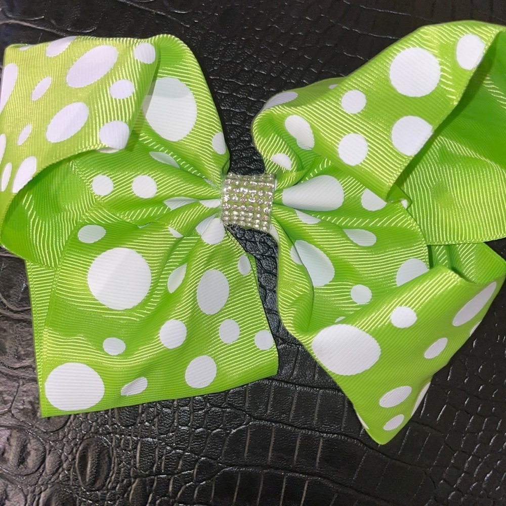 Polka dot‎ bows!